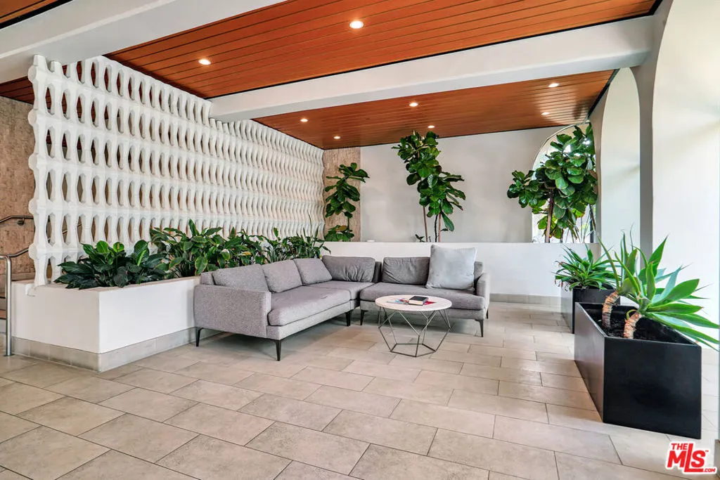 1300 Midvale Avenue 502, Los Angeles, California 90024 home-pic-3