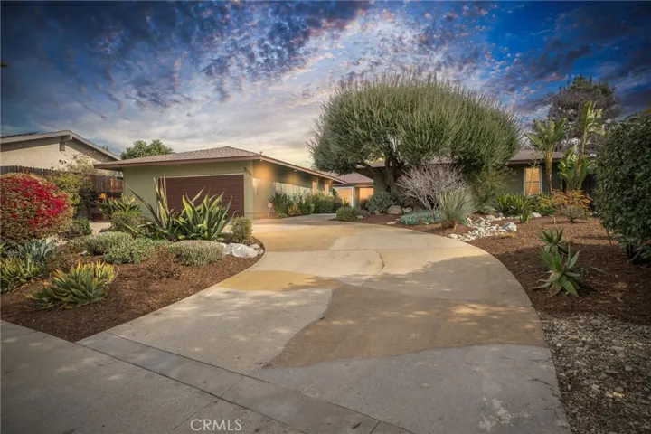 2116 N Villa Maria Road, Claremont, California 91711