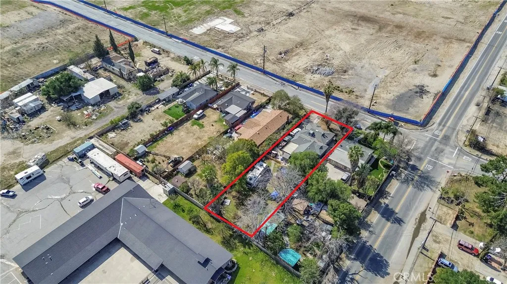 10917 Locust Avenue, Bloomington, California 92316 home-pic-8