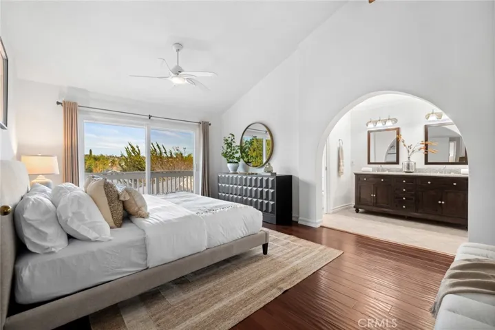 to enjoy a hot shower in the ‘walk-in’ and afterwards, a breathtaking, private balcony VIEW!