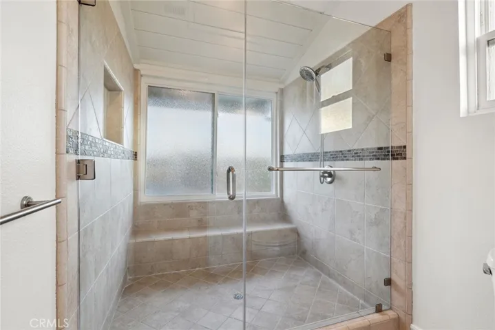 Gigantic walk-in shower w/ bench & window!