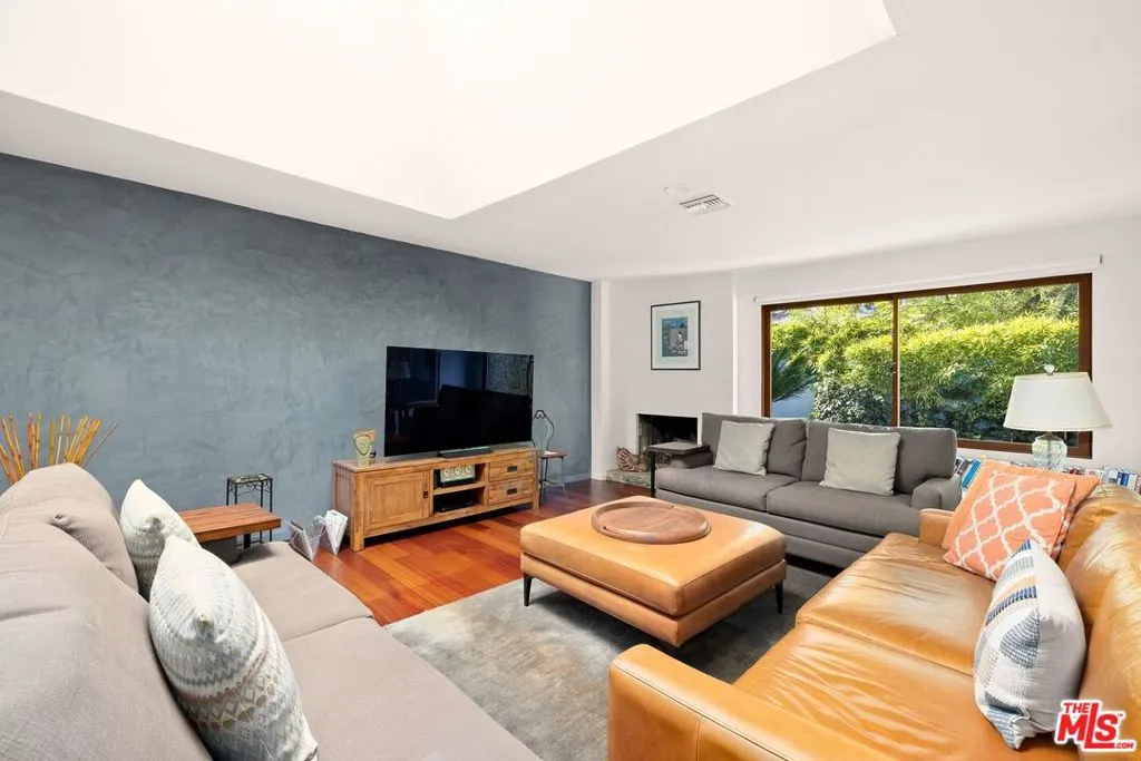 3722 Sapphire Drive, Encino, California 91436 home-pic-18