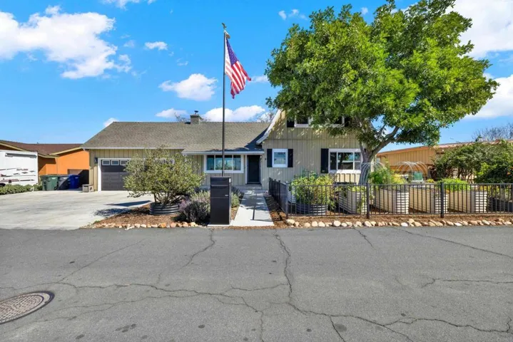 2585 Carlow Lane, El Cajon, California 92020