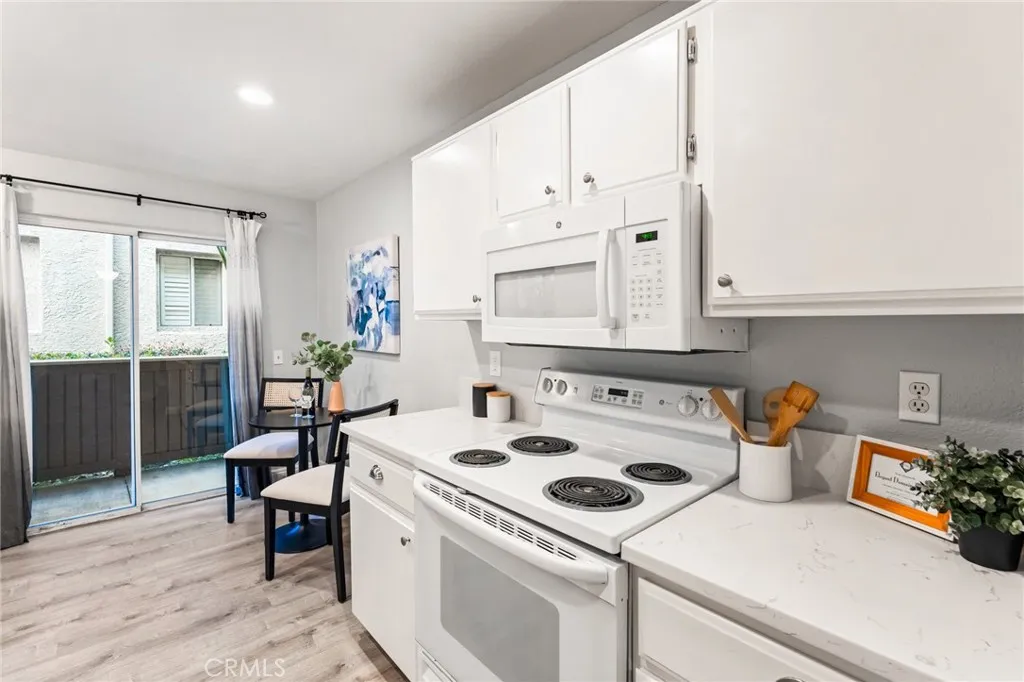 54 Corniche Drive B, Dana Point, California 92629 home-pic-11