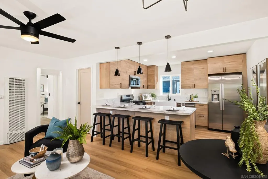 205 E California Ave, Vista, California 92084 home-pic-0