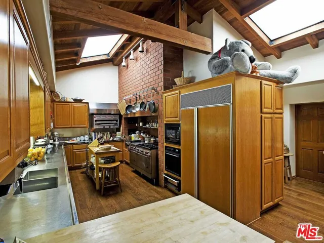 17545 Parthenia Street, Sherwood Forest, California 91325