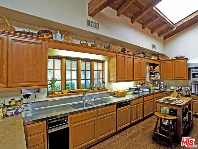 17545 Parthenia Street, Sherwood Forest, California 91325