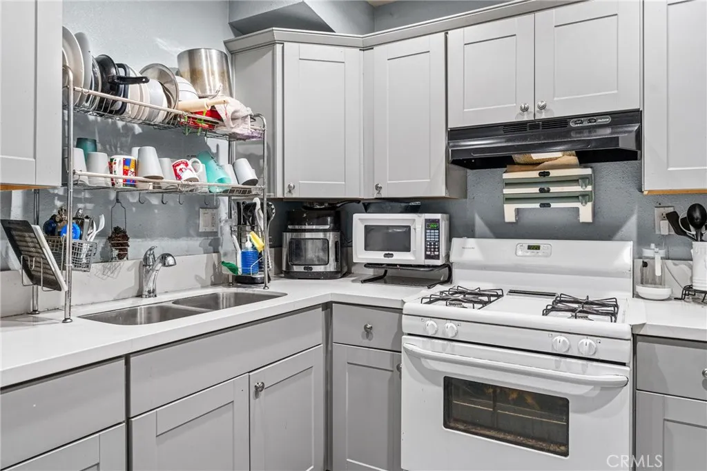 256 E 9th Street, San Bernardino, California 92410 home-pic-7