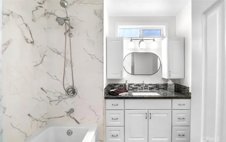 Guest Bathroom/Jacuzzi