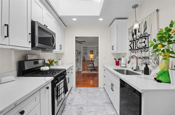Beautiful Upgraded Kitchen