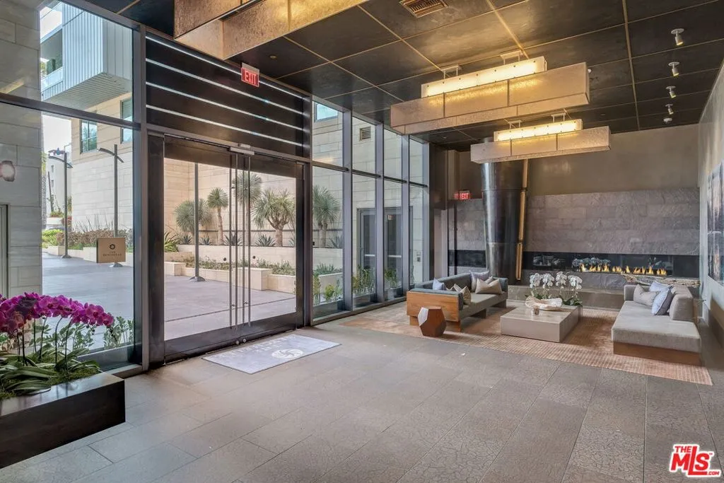 1755 Ocean Avenue 308, Santa Monica, California 90401 home-pic-27