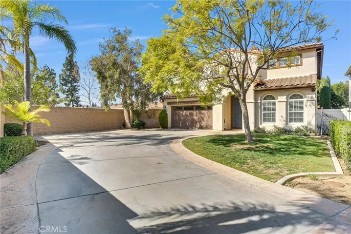 Note the spacious long driveway.