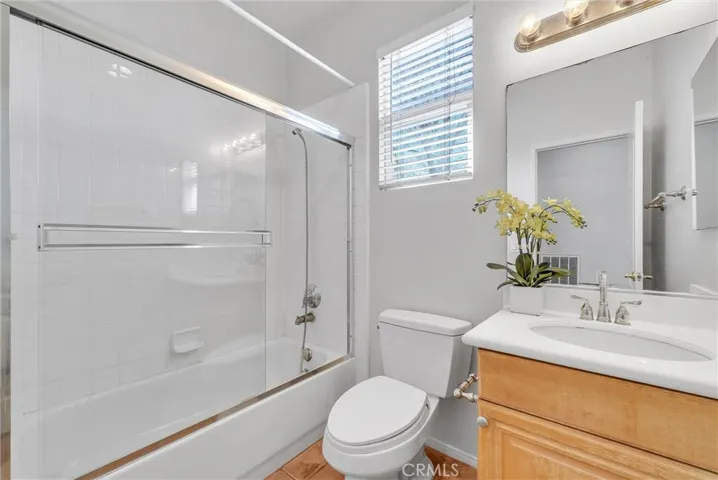 Upstairs Hallway Bathroom