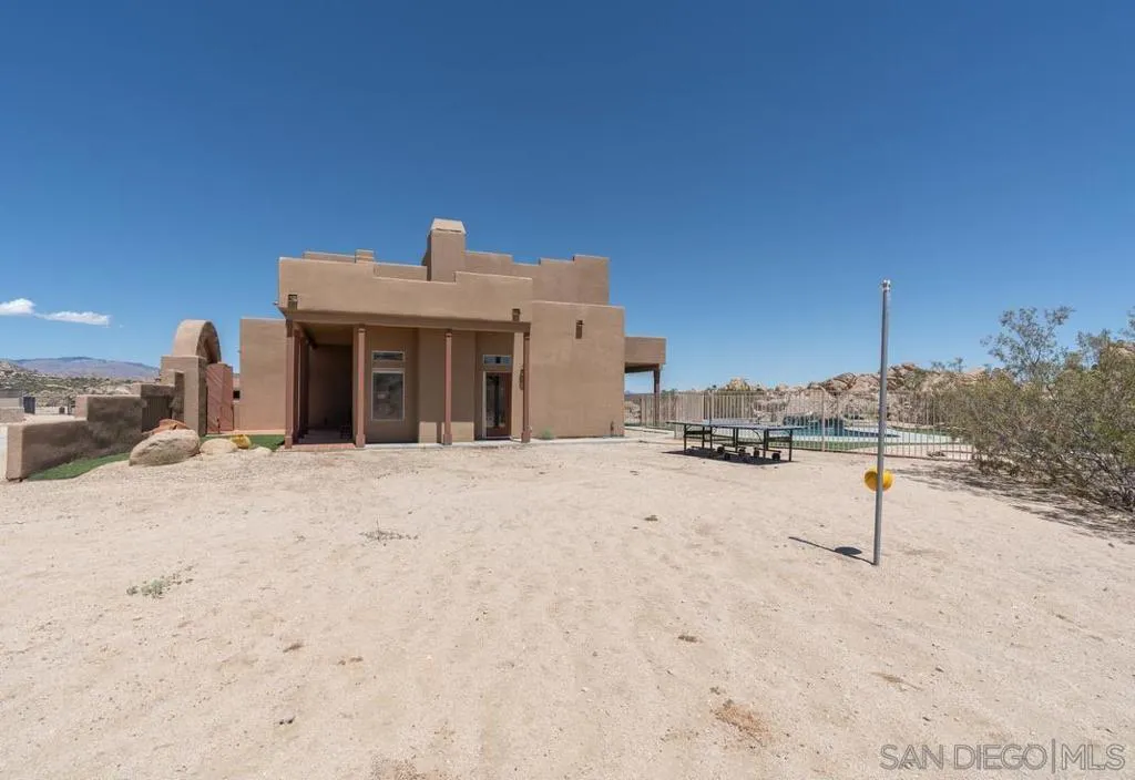 57388 Manzaniata Drive, Yucca Valley, California 92284 home-pic-35