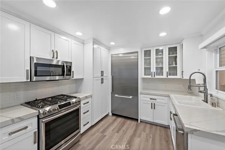 210 Collins Avenue, Newport Beach, California 92662