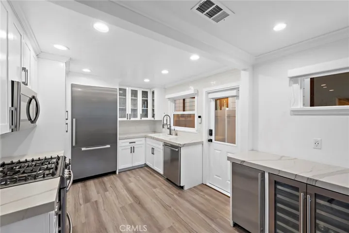 210 Collins Avenue, Newport Beach, California 92662