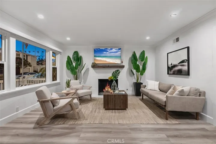210 Collins Avenue, Newport Beach, California 92662