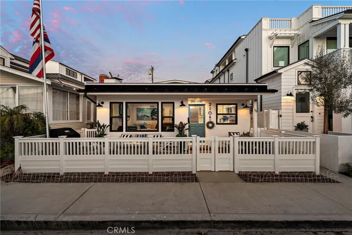 210 Collins Avenue, Newport Beach, California 92662