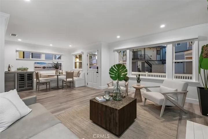 210 Collins Avenue, Newport Beach, California 92662