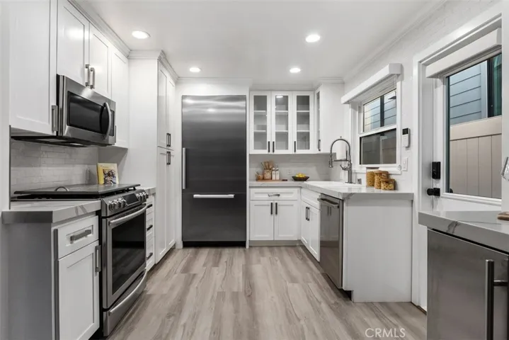210 Collins Avenue, Newport Beach, California 92662