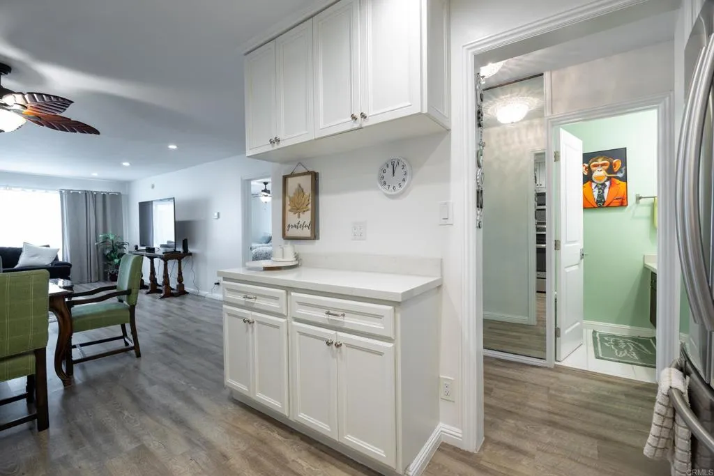 165 N Swall Drive 303, Beverly Hills, California 90211 home-pic-5