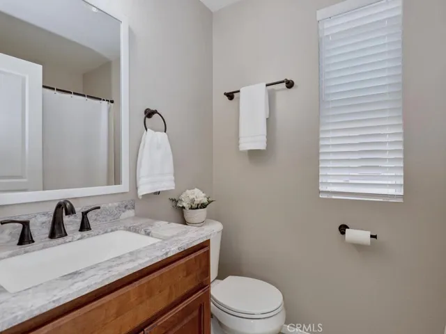 Secondary bath with upgraded vanity and tub/shower