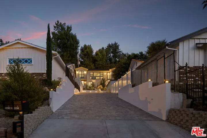 22298 1/2 Cass Avenue, Woodland Hills, California 91364