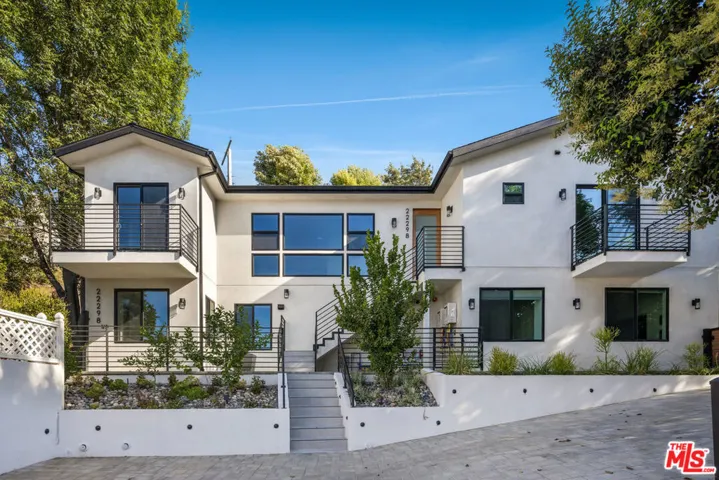 22298 1/2 Cass Avenue, Woodland Hills, California 91364