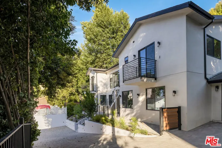 22298 1/2 Cass Avenue, Woodland Hills, California 91364