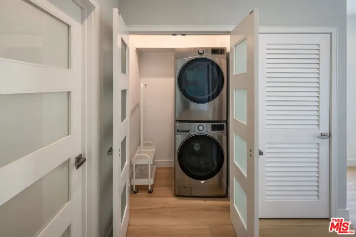 22298