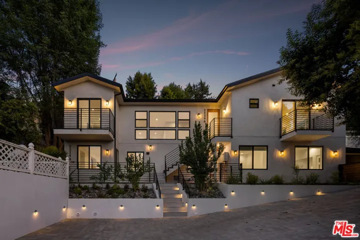 22298 1/2 Cass Avenue, Woodland Hills, California 91364