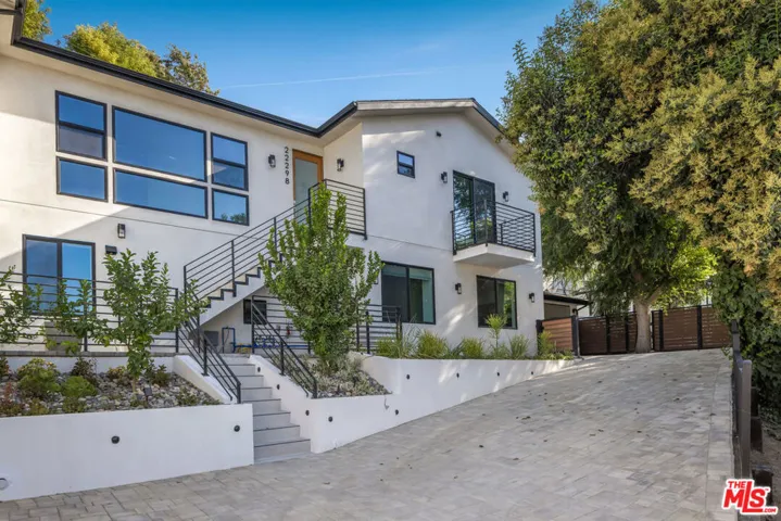 22298 1/2 Cass Avenue, Woodland Hills, California 91364