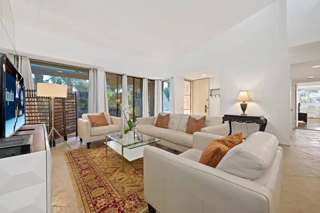 2561 N N Whitewater Club Drive C, Palm Springs, California 92262 home-pic-14
