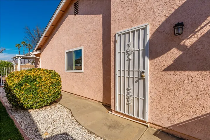 Side Garage Entry/Exit Door