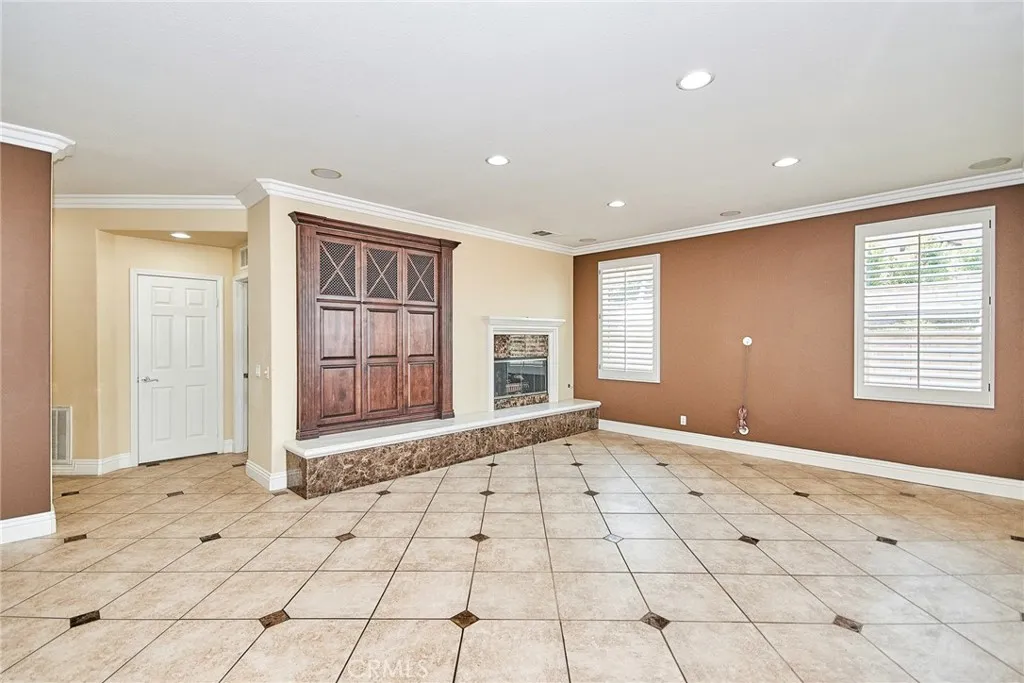 1565 Vandagriff Way, Corona, California 92883 home-pic-9