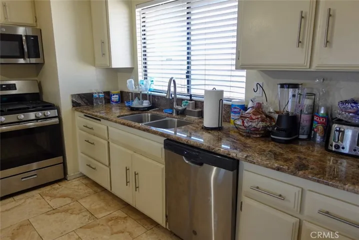 11025 7th Avenue, Hesperia, California 92345