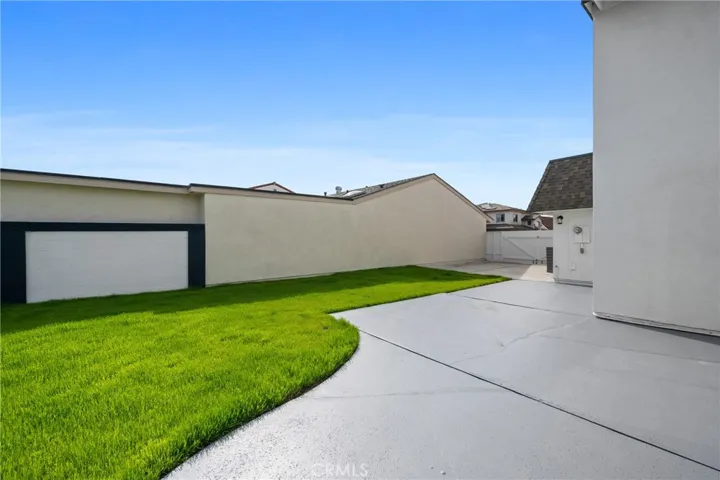 Room to park an RV/Boat and toys on the side of the house.