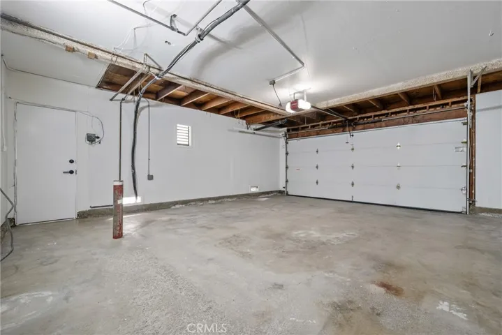 Direct access garage!
