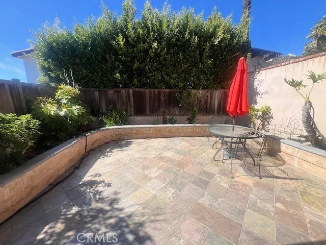 Backyard, table and chairs included