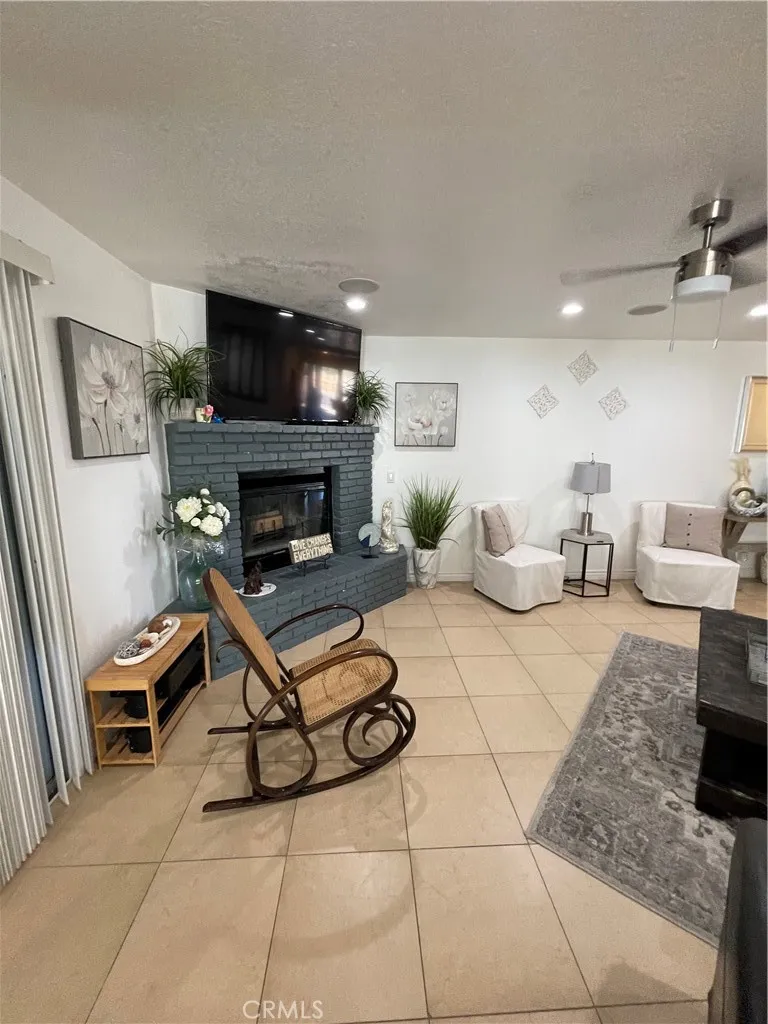 14172 La Paz Drive, Victorville, California 92395 home-pic-14