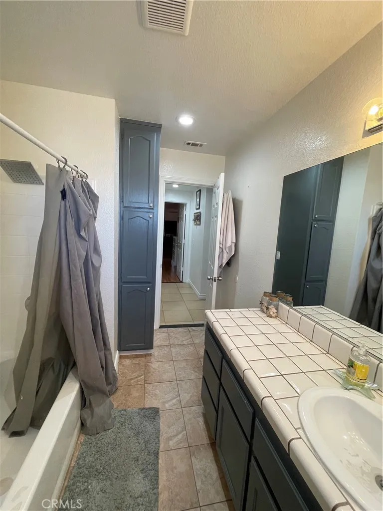 14172 La Paz Drive, Victorville, California 92395 home-pic-17