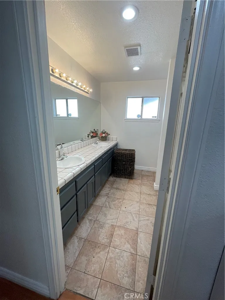 14172 La Paz Drive, Victorville, California 92395 home-pic-22