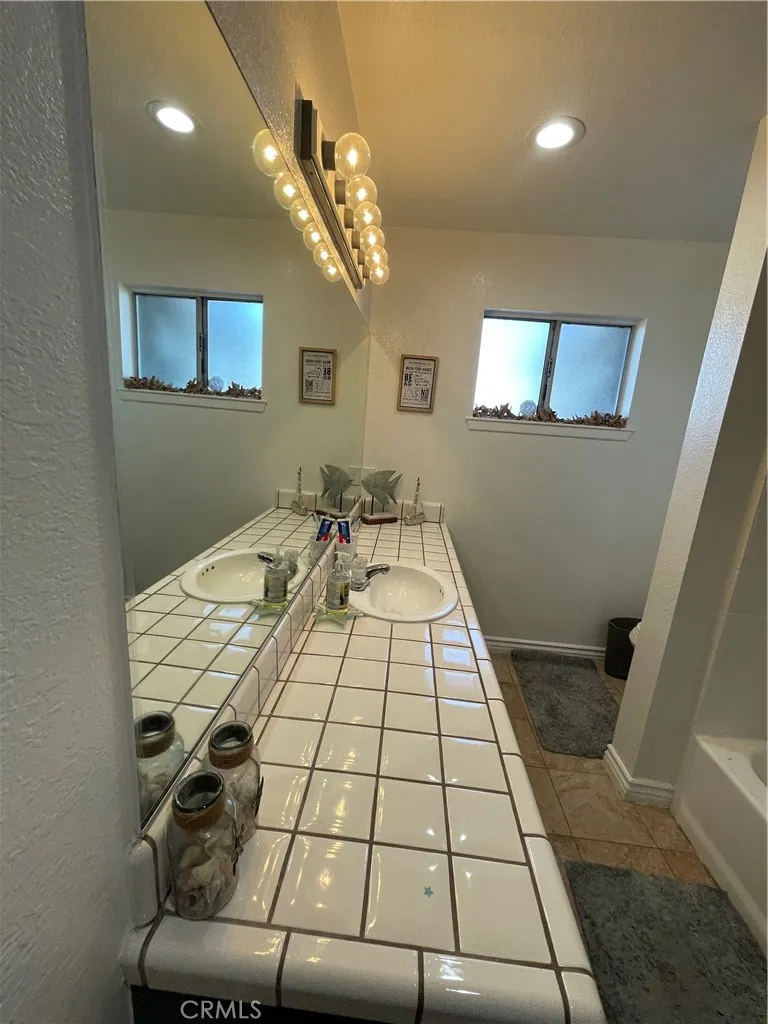 14172 La Paz Drive, Victorville, California 92395 home-pic-16