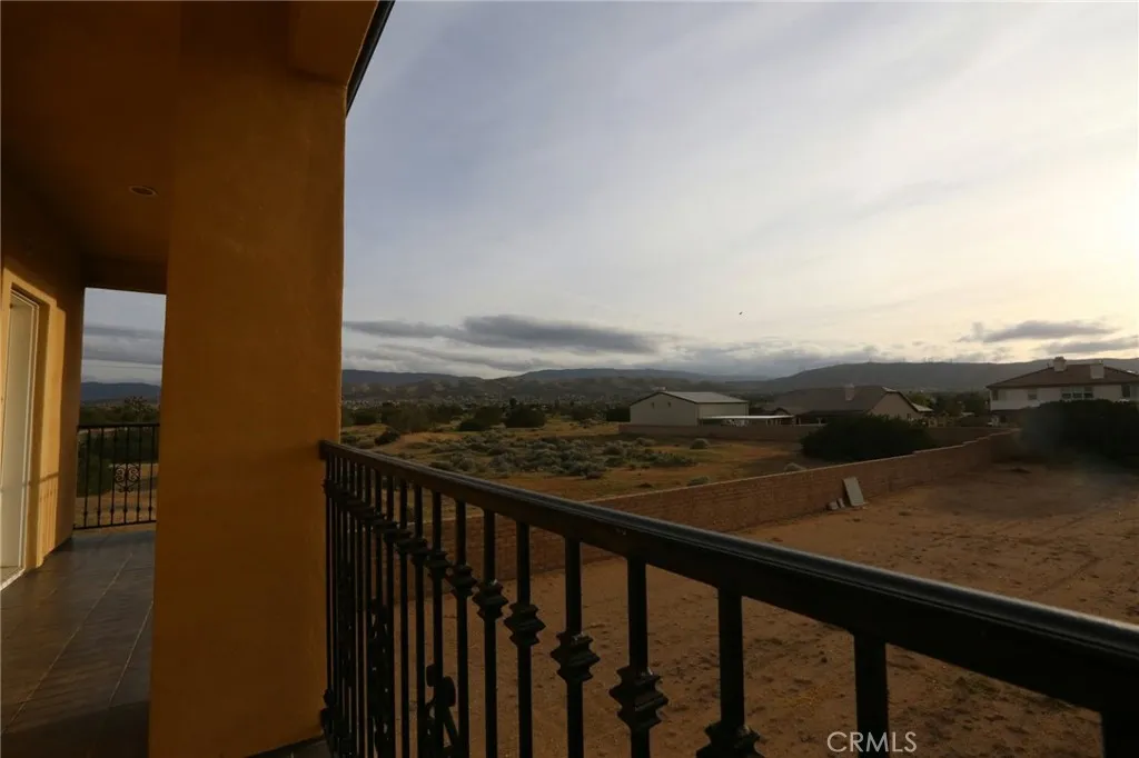 3715 W Avenue M 11, Lancaster, California 93536 home-pic-36