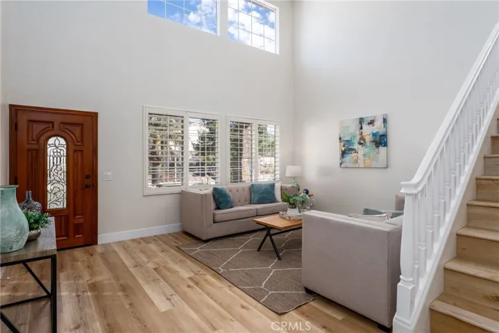 Entry/Living Room