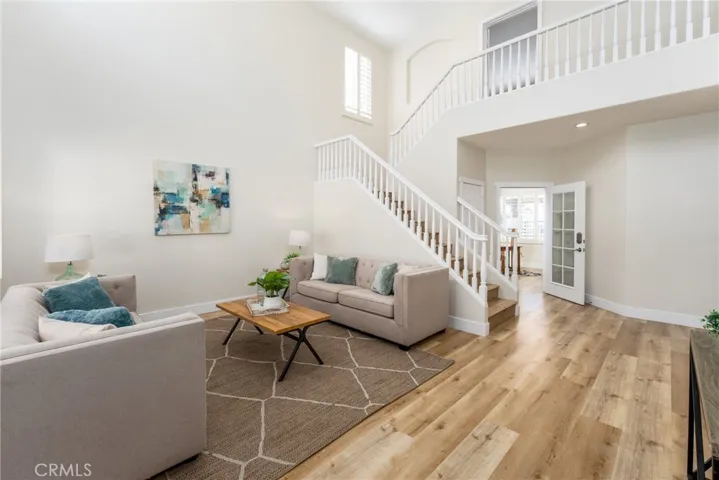 Entry/Living rm