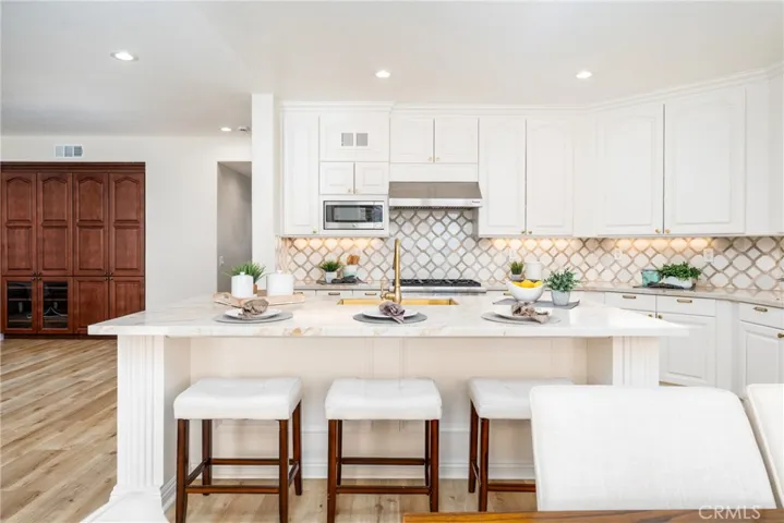 Kitchen bar