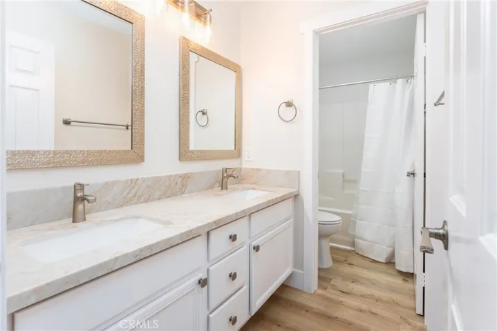 Upstairs secondary bath