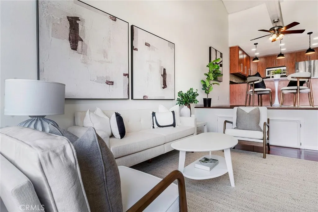 9331 Marina Pacifica Dr N, Long Beach, California 90803 home-pic-10