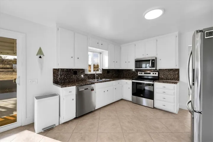 230 Delgada Avenue, Yucca Valley, California 92284